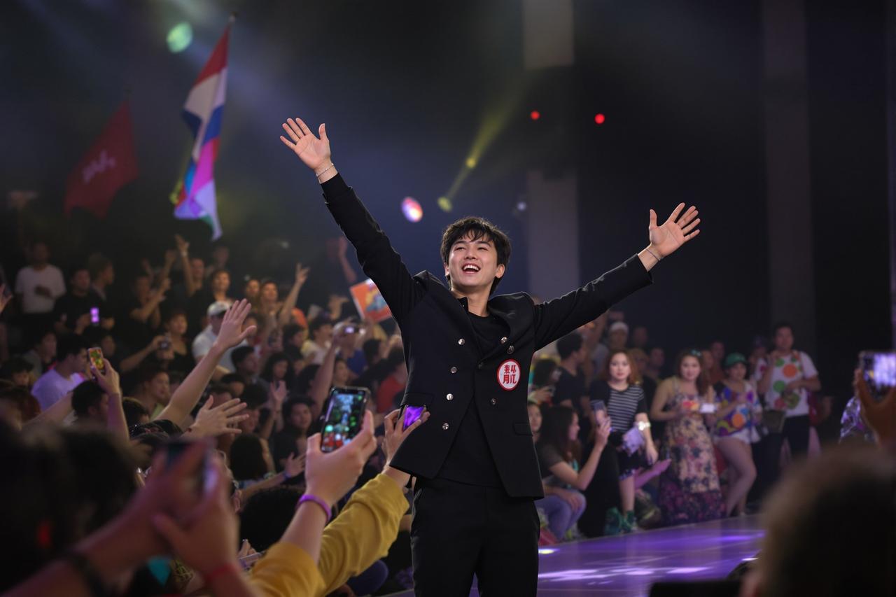 快活影院影迷见面会圆满举行，万名粉丝热情参与